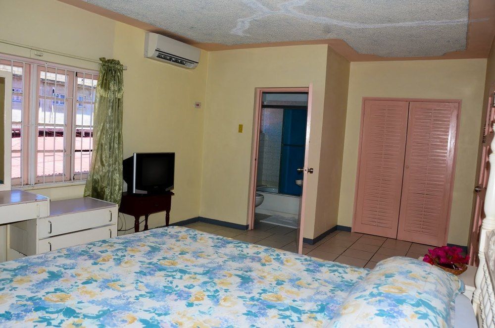Marine View Hotel Ocho Rios Dış mekan fotoğraf