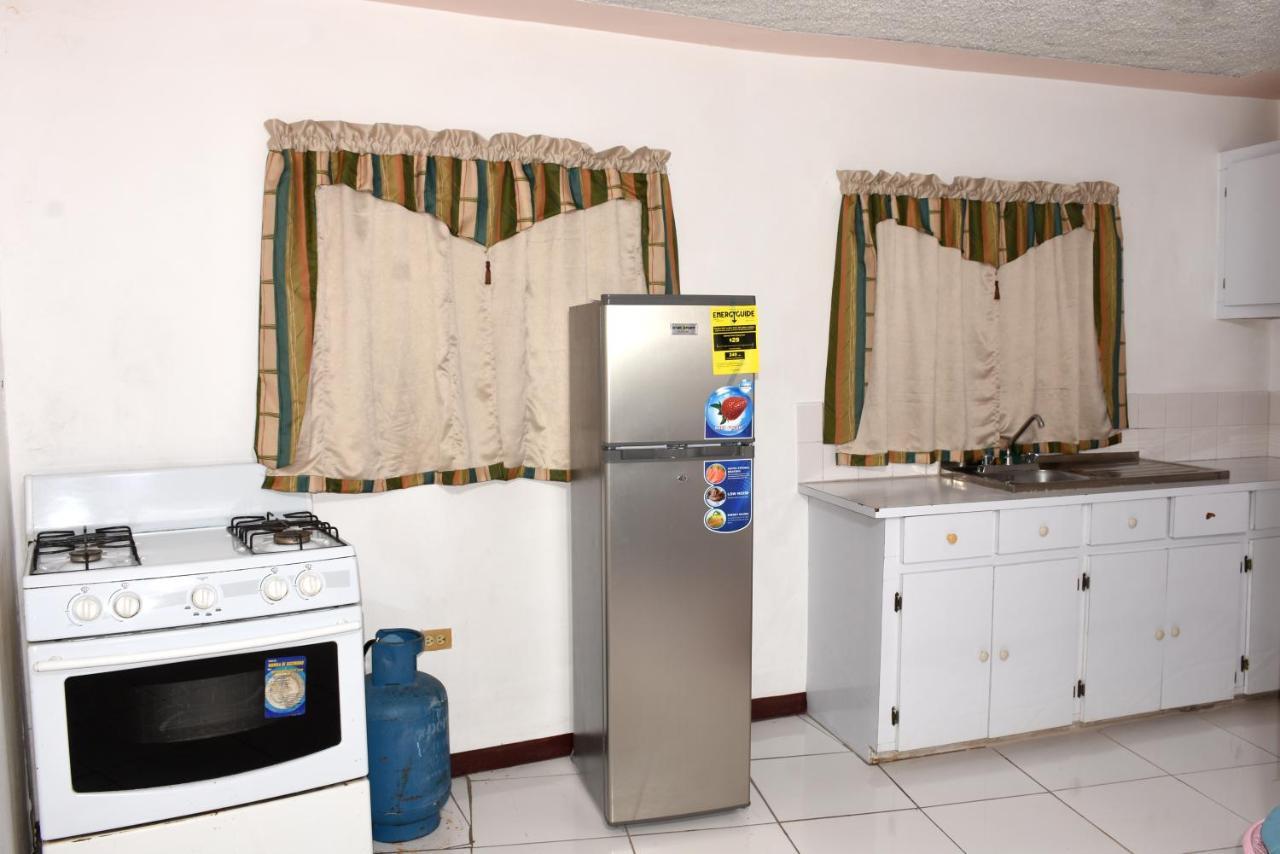 Marine View Hotel Ocho Rios Dış mekan fotoğraf