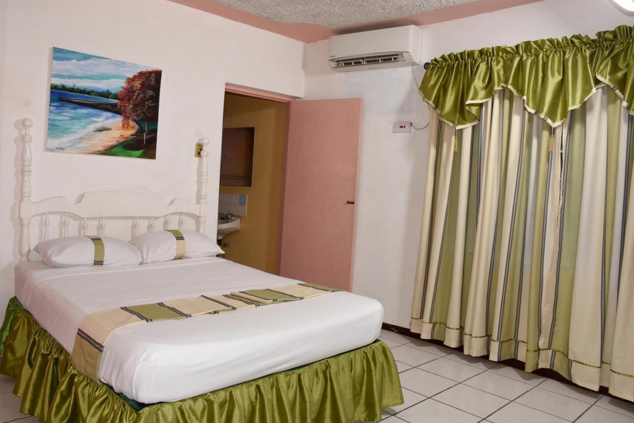 Marine View Hotel Ocho Rios Dış mekan fotoğraf
